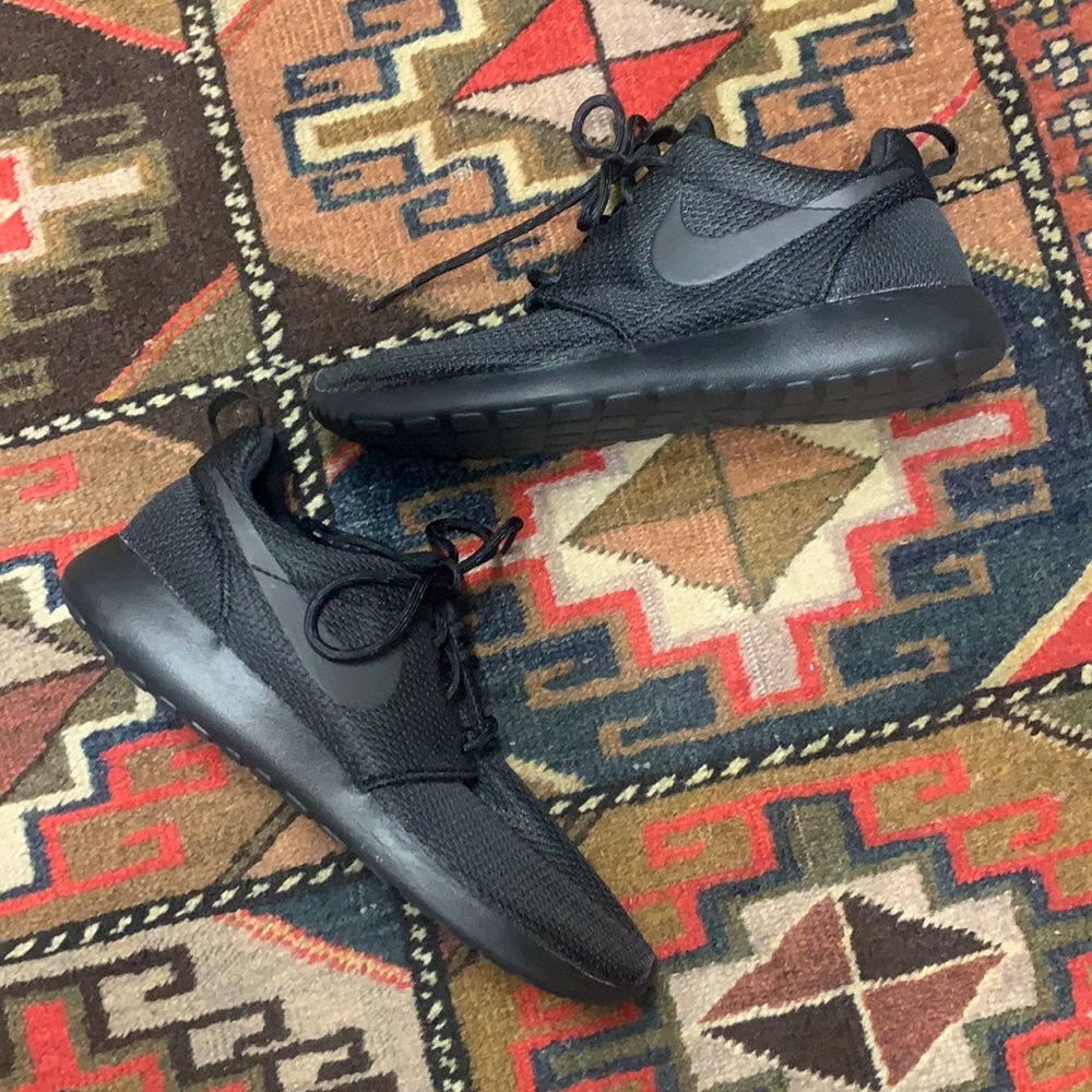 Nike Roshe Tennis Shoes